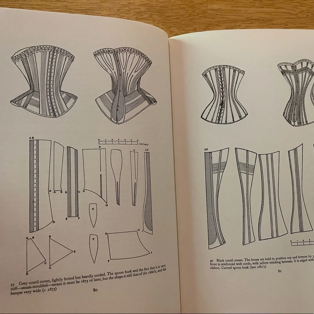 rare 70’s Book 🌸 Corsets & Crinolines book 🌸 Norah Waugh - Picture 3 of 12